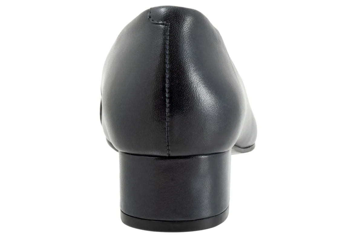 Dakota-Trotters Fashion