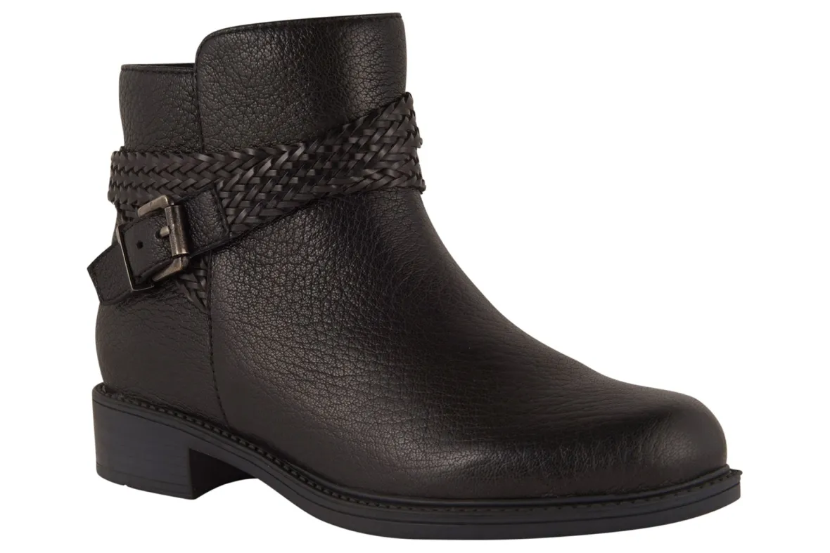 Skip-David Tate Fashion