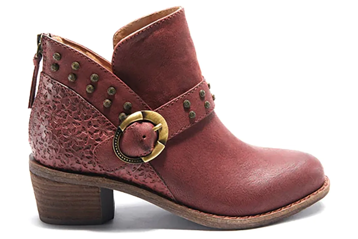 Melania-Halsa Footwear Fashion