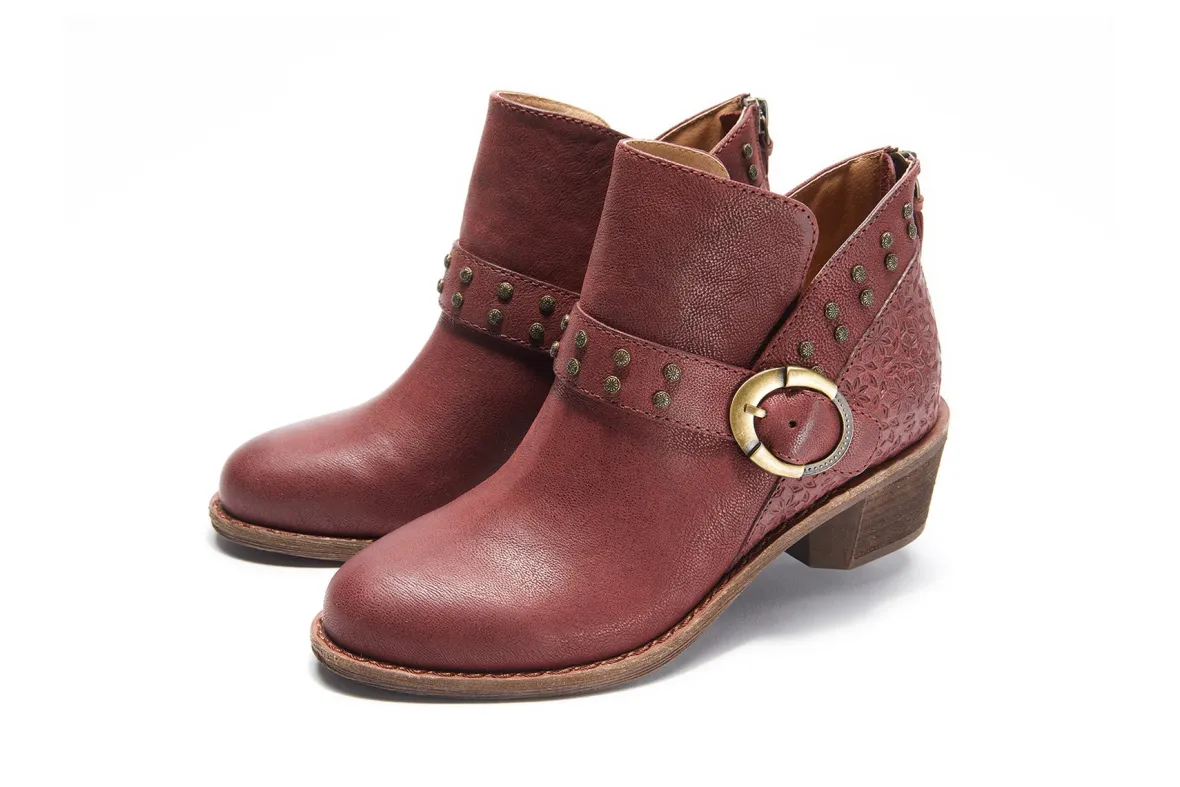 Melania-Halsa Footwear Fashion