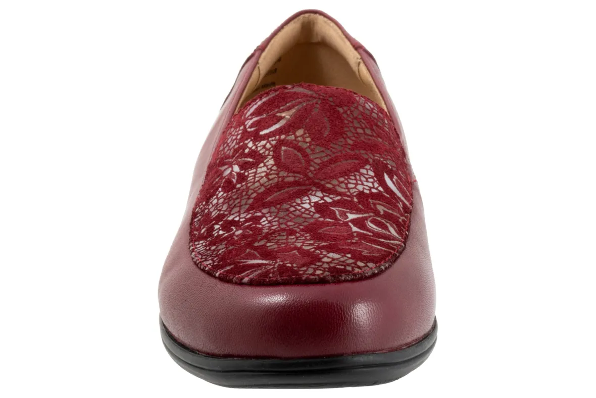 Deanna-Trotters Fashion