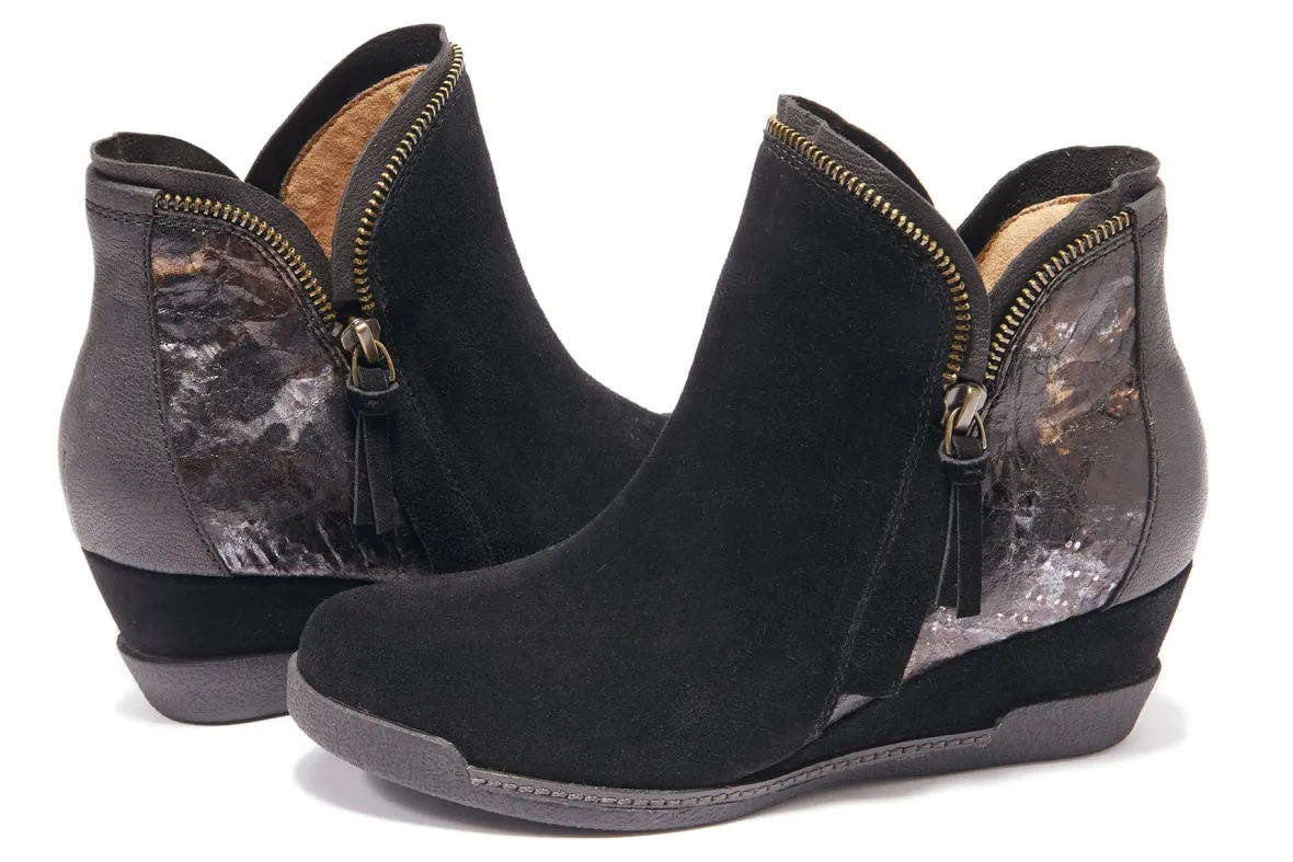 Dana-Halsa Footwear Sale